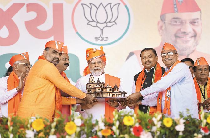Prime Minister Modi with other leaders during a public rally in Modasa, Gujarat (PTI)